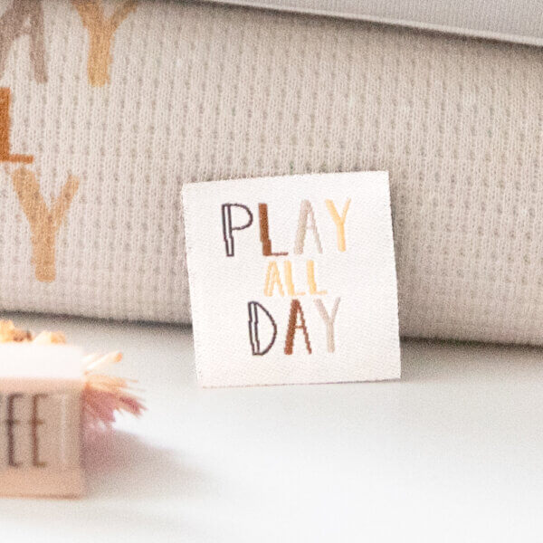 Weblabel Beanie Play all Day Natur